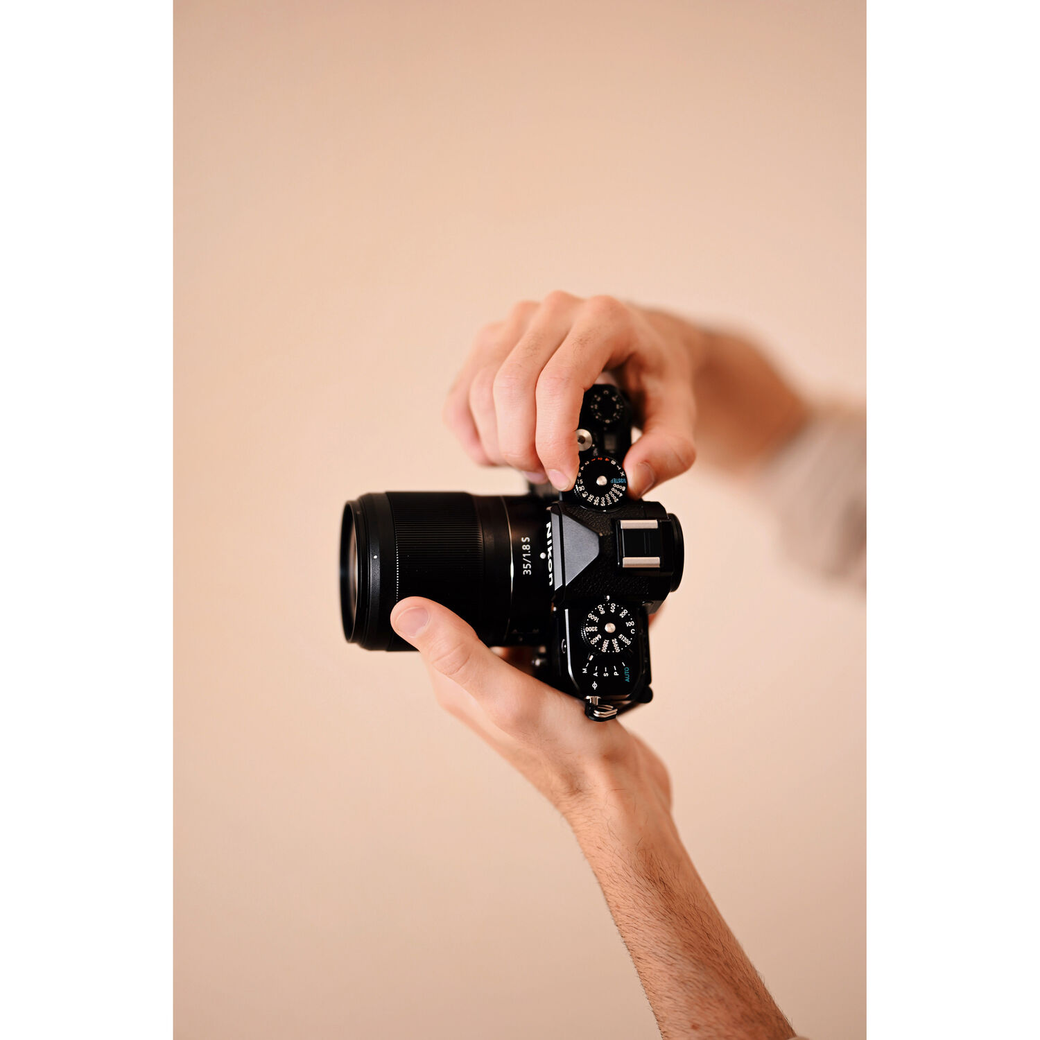 Nikon Z F Mirrorless Camera with 24-70mm f/4 Lens - Image 3